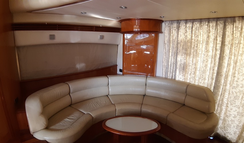 60ft yacht bedroom